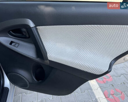 Сірий Тойота RAV4 EV, об'ємом двигуна 0 л та пробігом 119 тис. км за 11900 $, фото 15 на Automoto.ua