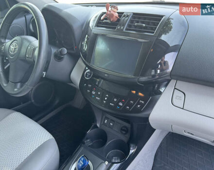 Сірий Тойота RAV4 EV, об'ємом двигуна 0 л та пробігом 119 тис. км за 11900 $, фото 21 на Automoto.ua