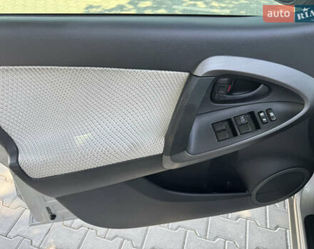 Сірий Тойота RAV4 EV, об'ємом двигуна 0 л та пробігом 119 тис. км за 11900 $, фото 8 на Automoto.ua