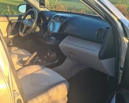 Серый Тойота RAV4 EV, объемом двигателя 0 л и пробегом 130 тыс. км за 8950 $, фото 32 на Automoto.ua