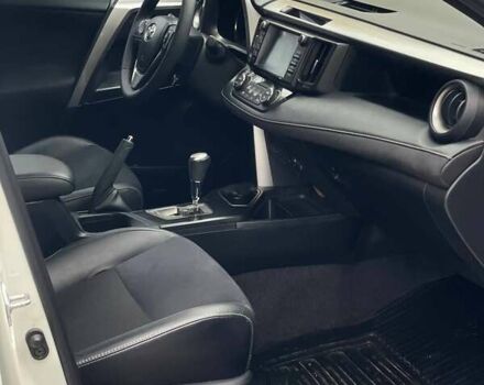 Білий Тойота RAV4 PHEV, об'ємом двигуна 2.49 л та пробігом 70 тис. км за 22700 $, фото 2 на Automoto.ua