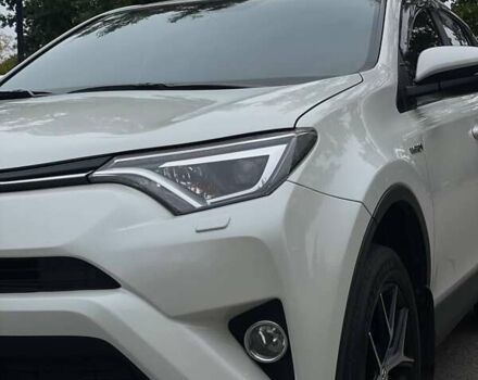 Білий Тойота RAV4 PHEV, об'ємом двигуна 2.49 л та пробігом 70 тис. км за 22700 $, фото 1 на Automoto.ua