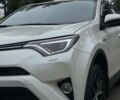 Білий Тойота RAV4 PHEV, об'ємом двигуна 2.49 л та пробігом 70 тис. км за 22700 $, фото 1 на Automoto.ua