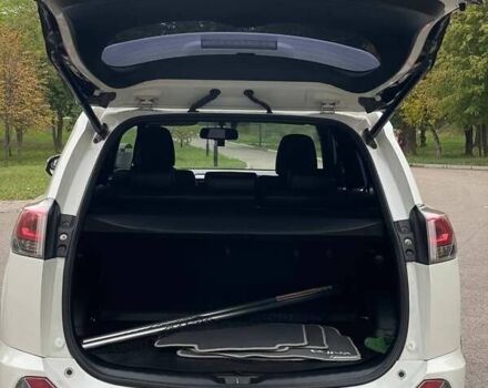 Білий Тойота RAV4 PHEV, об'ємом двигуна 2.49 л та пробігом 70 тис. км за 22700 $, фото 18 на Automoto.ua