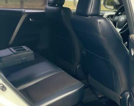 Білий Тойота RAV4 PHEV, об'ємом двигуна 2.49 л та пробігом 70 тис. км за 22700 $, фото 16 на Automoto.ua