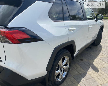 Белый Тойота RAV4 PHEV, объемом двигателя 2.49 л и пробегом 72 тыс. км за 37800 $, фото 17 на Automoto.ua