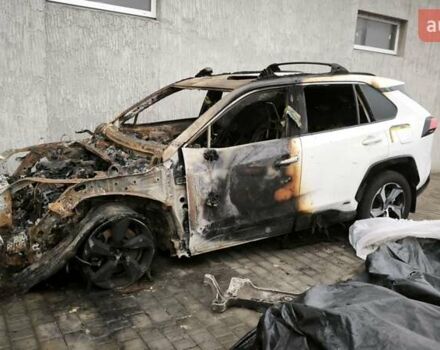 Белый Тойота RAV4 PHEV, объемом двигателя 2.49 л и пробегом 100 тыс. км за 6000 $, фото 3 на Automoto.ua