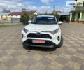 Белый Тойота RAV4 PHEV, объемом двигателя 2.49 л и пробегом 72 тыс. км за 37800 $, фото 3 на Automoto.ua