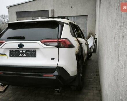Белый Тойота RAV4 PHEV, объемом двигателя 2.49 л и пробегом 100 тыс. км за 6000 $, фото 1 на Automoto.ua