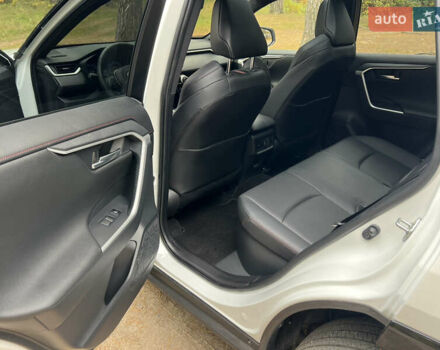 Белый Тойота RAV4 PHEV, объемом двигателя 0 л и пробегом 9 тыс. км за 44200 $, фото 36 на Automoto.ua