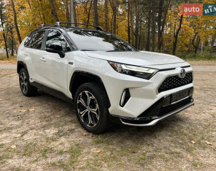 Белый Тойота RAV4 PHEV, объемом двигателя 0 л и пробегом 9 тыс. км за 44200 $, фото 3 на Automoto.ua