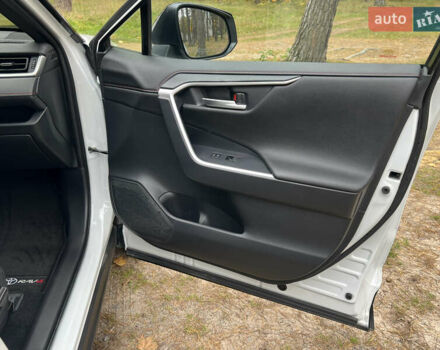 Белый Тойота RAV4 PHEV, объемом двигателя 0 л и пробегом 9 тыс. км за 44200 $, фото 45 на Automoto.ua