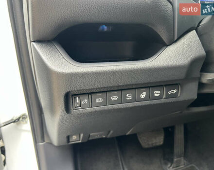 Белый Тойота RAV4 PHEV, объемом двигателя 0 л и пробегом 9 тыс. км за 44200 $, фото 25 на Automoto.ua