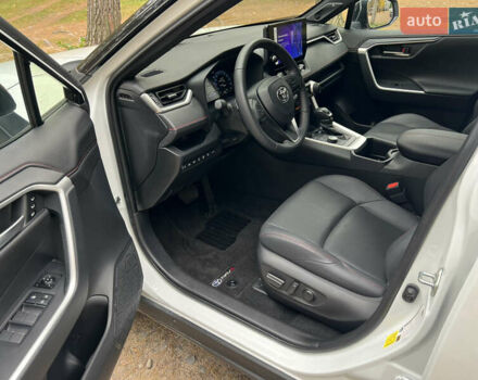 Белый Тойота RAV4 PHEV, объемом двигателя 0 л и пробегом 9 тыс. км за 44200 $, фото 23 на Automoto.ua