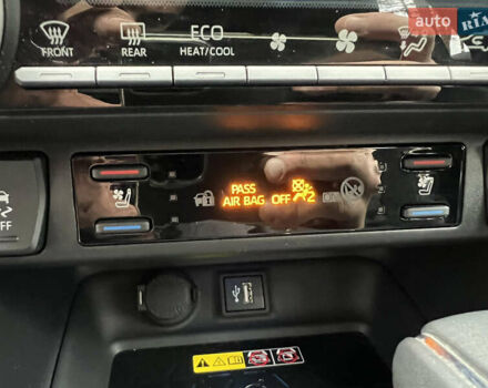 Белый Тойота RAV4 PHEV, объемом двигателя 0 л и пробегом 9 тыс. км за 44200 $, фото 31 на Automoto.ua