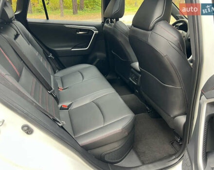 Белый Тойота RAV4 PHEV, объемом двигателя 0 л и пробегом 9 тыс. км за 44200 $, фото 42 на Automoto.ua