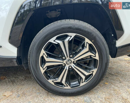 Белый Тойота RAV4 PHEV, объемом двигателя 0 л и пробегом 9 тыс. км за 44200 $, фото 11 на Automoto.ua