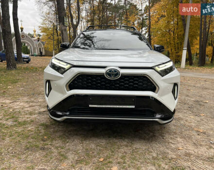 Белый Тойота RAV4 PHEV, объемом двигателя 0 л и пробегом 9 тыс. км за 44200 $, фото 2 на Automoto.ua