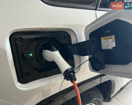 Белый Тойота RAV4 PHEV, объемом двигателя 0 л и пробегом 9 тыс. км за 44200 $, фото 49 на Automoto.ua