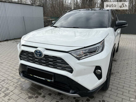 Белый Тойота RAV4 PHEV, объемом двигателя 2.49 л и пробегом 46 тыс. км за 35800 $, фото 1 на Automoto.ua