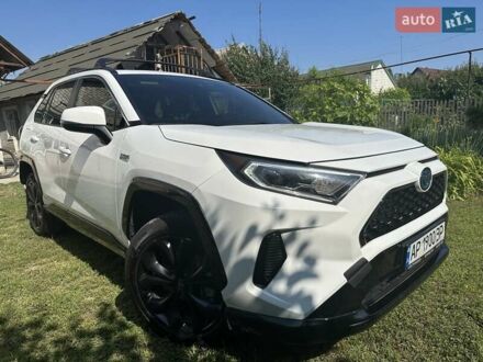Тойота RAV4 PHEV 2021 в Запорожье на Automoto.ua Белый Тойота RAV4 PHEV, объемом двигателя 2.49 л и пробегом 32 тыс. км за 42000 $, фото 1 на Automoto.ua