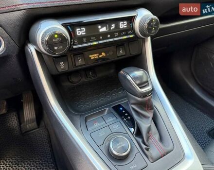 Черный Тойота RAV4 PHEV, объемом двигателя 2.49 л и пробегом 71 тыс. км за 40990 $, фото 26 на Automoto.ua