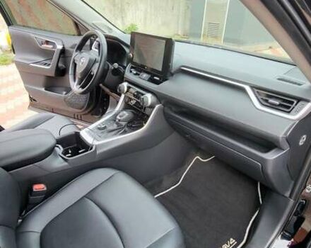 Черный Тойота RAV4 PHEV, объемом двигателя 2.49 л и пробегом 13 тыс. км за 48100 $, фото 8 на Automoto.ua