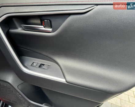 Красный Тойота RAV4 PHEV, объемом двигателя 2.49 л и пробегом 81 тыс. км за 42000 $, фото 18 на Automoto.ua