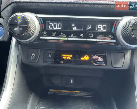 Красный Тойота RAV4 PHEV, объемом двигателя 2.49 л и пробегом 81 тыс. км за 42000 $, фото 49 на Automoto.ua