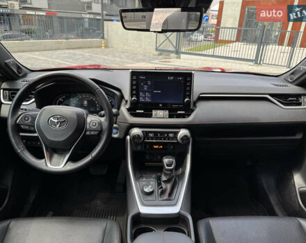 Красный Тойота RAV4 PHEV, объемом двигателя 2.49 л и пробегом 81 тыс. км за 42000 $, фото 25 на Automoto.ua