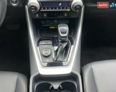 Тойота RAV4 PHEV, объемом двигателя 2.49 л и пробегом 3 тыс. км за 42999 $, фото 5 на Automoto.ua