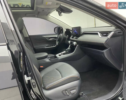 Тойота RAV4 PHEV, объемом двигателя 2.49 л и пробегом 3 тыс. км за 42999 $, фото 4 на Automoto.ua