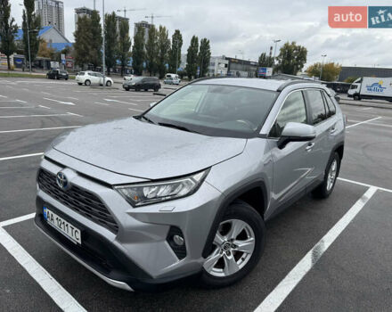 Сірий Тойота RAV4 PHEV, об'ємом двигуна 2.49 л та пробігом 137 тис. км за 29900 $, фото 2 на Automoto.ua