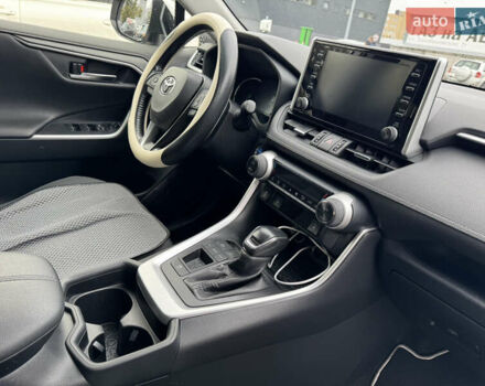 Сірий Тойота RAV4 PHEV, об'ємом двигуна 2.49 л та пробігом 137 тис. км за 29900 $, фото 9 на Automoto.ua
