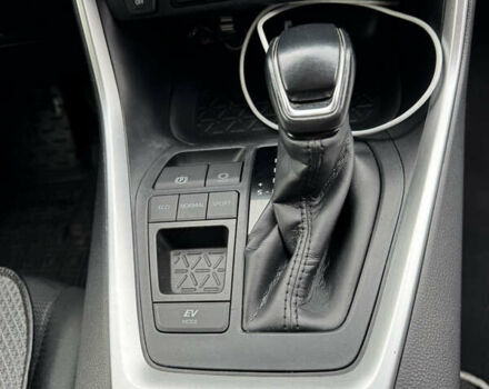 Сірий Тойота RAV4 PHEV, об'ємом двигуна 2.49 л та пробігом 137 тис. км за 29900 $, фото 10 на Automoto.ua