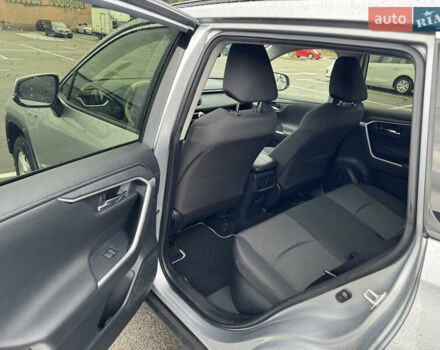 Сірий Тойота RAV4 PHEV, об'ємом двигуна 2.49 л та пробігом 137 тис. км за 29900 $, фото 11 на Automoto.ua