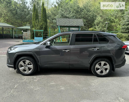 Серый Тойота RAV4 PHEV, объемом двигателя 2.5 л и пробегом 85 тыс. км за 35700 $, фото 2 на Automoto.ua