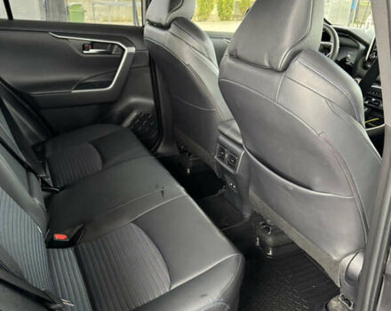 Серый Тойота RAV4 PHEV, объемом двигателя 2.49 л и пробегом 183 тыс. км за 31500 $, фото 2 на Automoto.ua