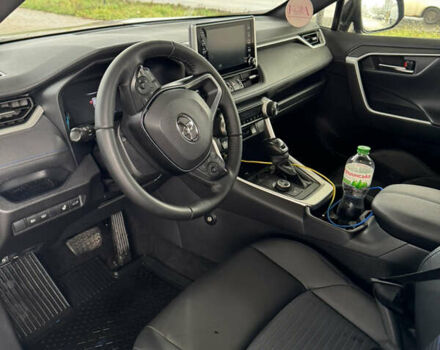 Серый Тойота RAV4 PHEV, объемом двигателя 2.49 л и пробегом 183 тыс. км за 31500 $, фото 9 на Automoto.ua