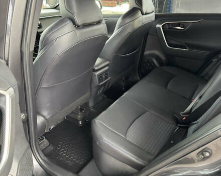 Серый Тойота RAV4 PHEV, объемом двигателя 2.49 л и пробегом 183 тыс. км за 31500 $, фото 6 на Automoto.ua