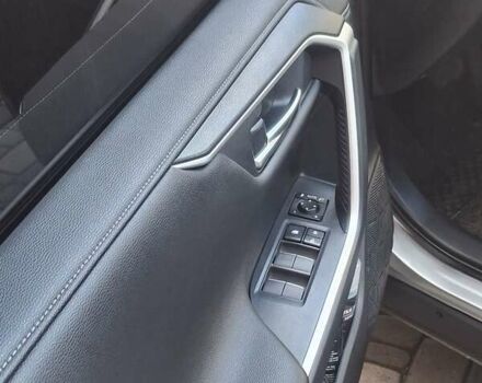 Серый Тойота RAV4 PHEV, объемом двигателя 2.5 л и пробегом 60 тыс. км за 37000 $, фото 7 на Automoto.ua