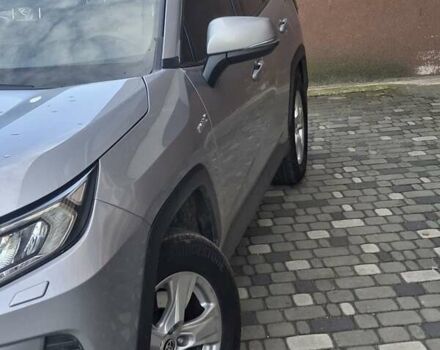 Серый Тойота RAV4 PHEV, объемом двигателя 2.5 л и пробегом 60 тыс. км за 37000 $, фото 5 на Automoto.ua