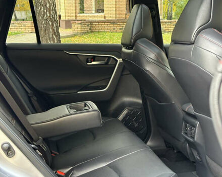 Сірий Тойота RAV4 PHEV, об'ємом двигуна 2.5 л та пробігом 63 тис. км за 49500 $, фото 45 на Automoto.ua