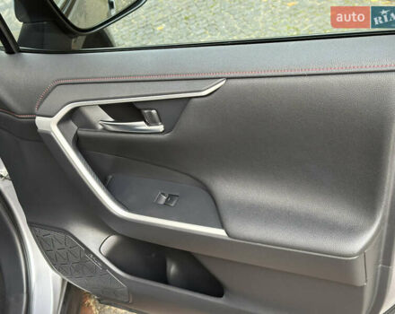 Сірий Тойота RAV4 PHEV, об'ємом двигуна 2.5 л та пробігом 63 тис. км за 49500 $, фото 46 на Automoto.ua