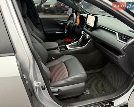 Серый Тойота RAV4 PHEV, объемом двигателя 2.5 л и пробегом 25 тыс. км за 48800 $, фото 38 на Automoto.ua