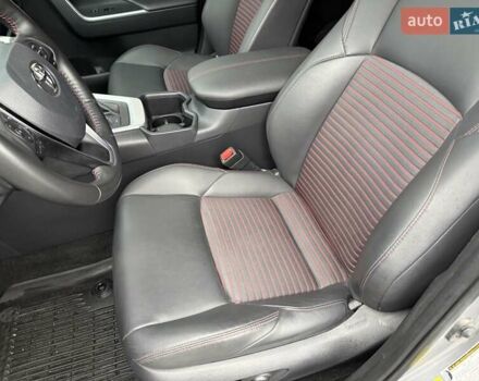 Серый Тойота RAV4 PHEV, объемом двигателя 2.5 л и пробегом 25 тыс. км за 48800 $, фото 43 на Automoto.ua