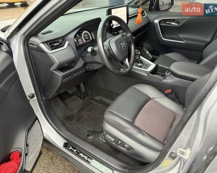 Серый Тойота RAV4 PHEV, объемом двигателя 2.5 л и пробегом 25 тыс. км за 48800 $, фото 42 на Automoto.ua