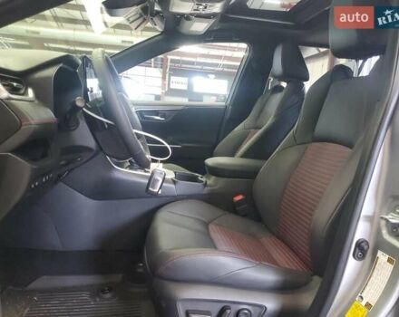 Серый Тойота RAV4 PHEV, объемом двигателя 2.49 л и пробегом 13 тыс. км за 35000 $, фото 6 на Automoto.ua