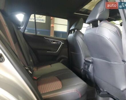 Серый Тойота RAV4 PHEV, объемом двигателя 2.49 л и пробегом 13 тыс. км за 35000 $, фото 10 на Automoto.ua