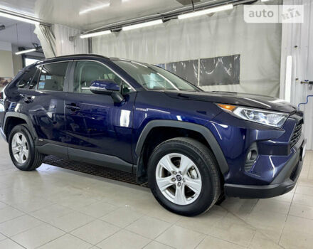 Синий Тойота RAV4 PHEV, объемом двигателя 2.49 л и пробегом 108 тыс. км за 30900 $, фото 3 на Automoto.ua